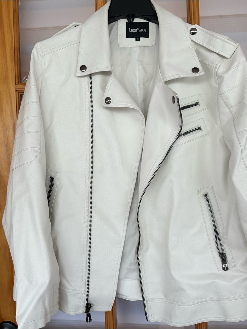 Chouyatou Women's White Faux Leather Moto Jacket